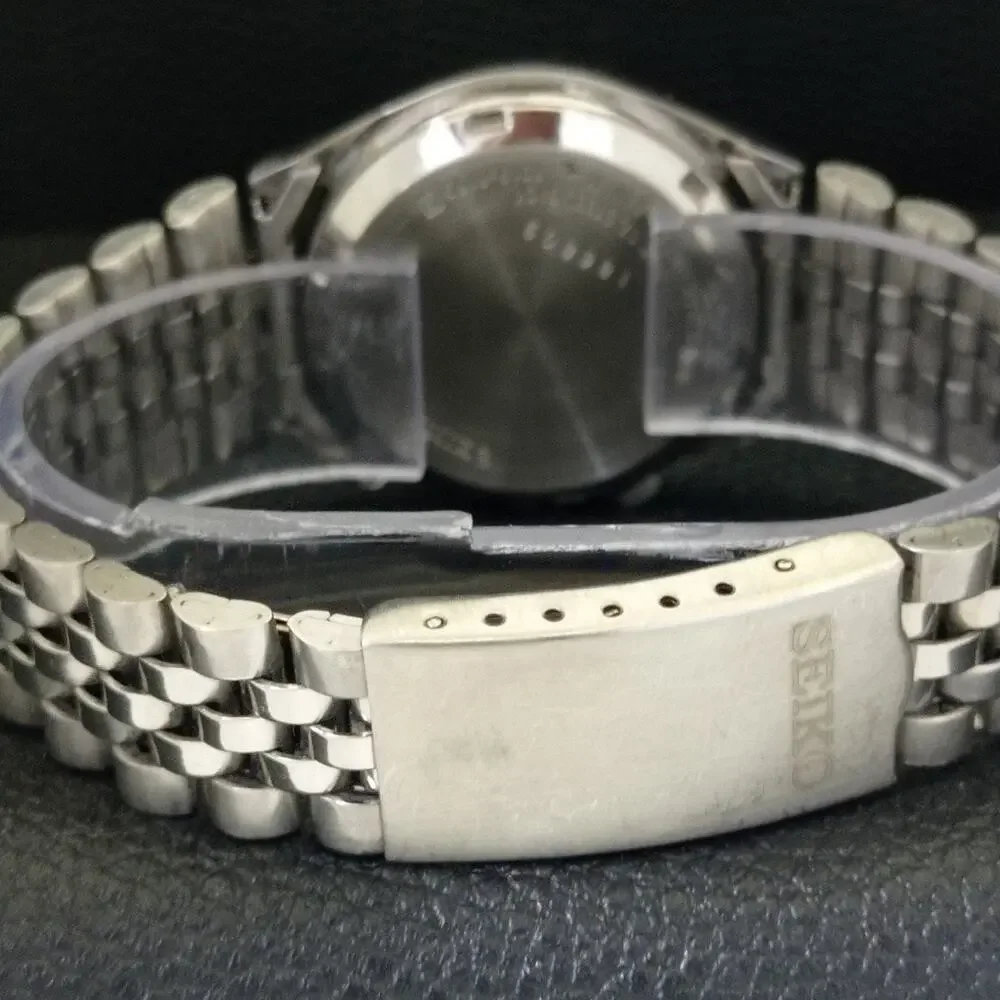 Vintage 1975 Seiko Automatic Mens Silver Watch W/daydate & Gold accents